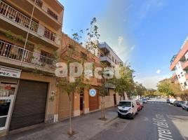 Pis, 121.00 m², prop de bus i tren