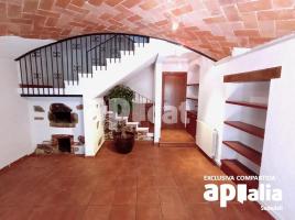Houses (terraced house), 174 m², almost new, Zona