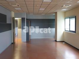 For rent office, 60.00 m², near bus and train, almost new, Urbanización Hostalets de Llers