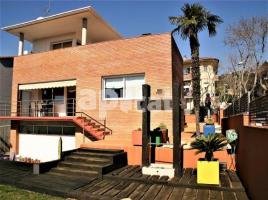 Houses (villa / tower), 350.00 m², near bus and train
