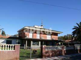 Houses (villa / tower), 419.00 m², near bus and train