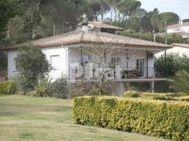 Houses (villa / tower), 259.00 m², near bus and train