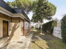 Houses (villa / tower), 245.00 m², near bus and train, Calle Francoli