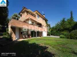 Houses (villa / tower), 340.00 m², near bus and train, Calle Can Camp