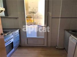 Flat, 52.00 m², close to bus and metro
