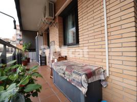 Flat, 107.00 m², near bus and train, almost new
