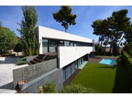 Detached house, 455.00 m², almost new