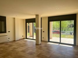 Detached house, 801.00 m², almost new