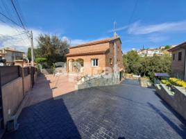Houses (villa / tower), 357.00 m², near bus and train, almost new, Calle Josep Pla